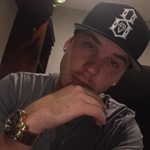 Meet your Posher, Logan